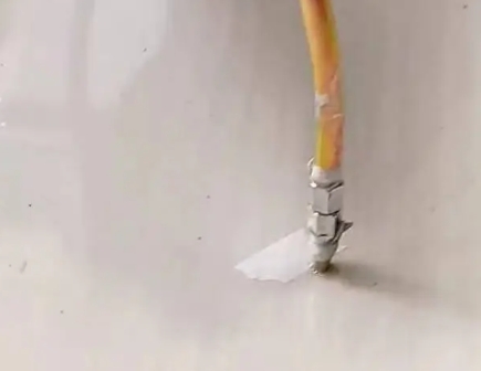 武定瓷砖空鼓维修公司专业解答在瓷砖铺贴过程中，如果使用的砂料过粗（如全部使用了粗砂），可能会导致以下问题